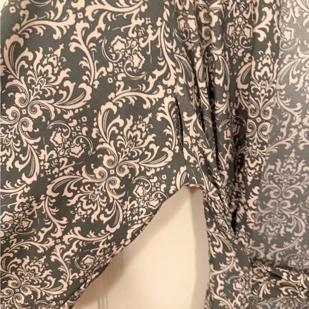 Rene Rofe Gray and Pink Patterned Women's Robe - Picture 4 of 7